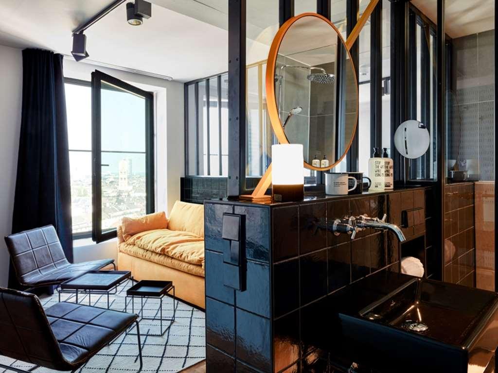 25アワーズ ホテル ダス トゥール デュッセルドルフ 部屋 写真